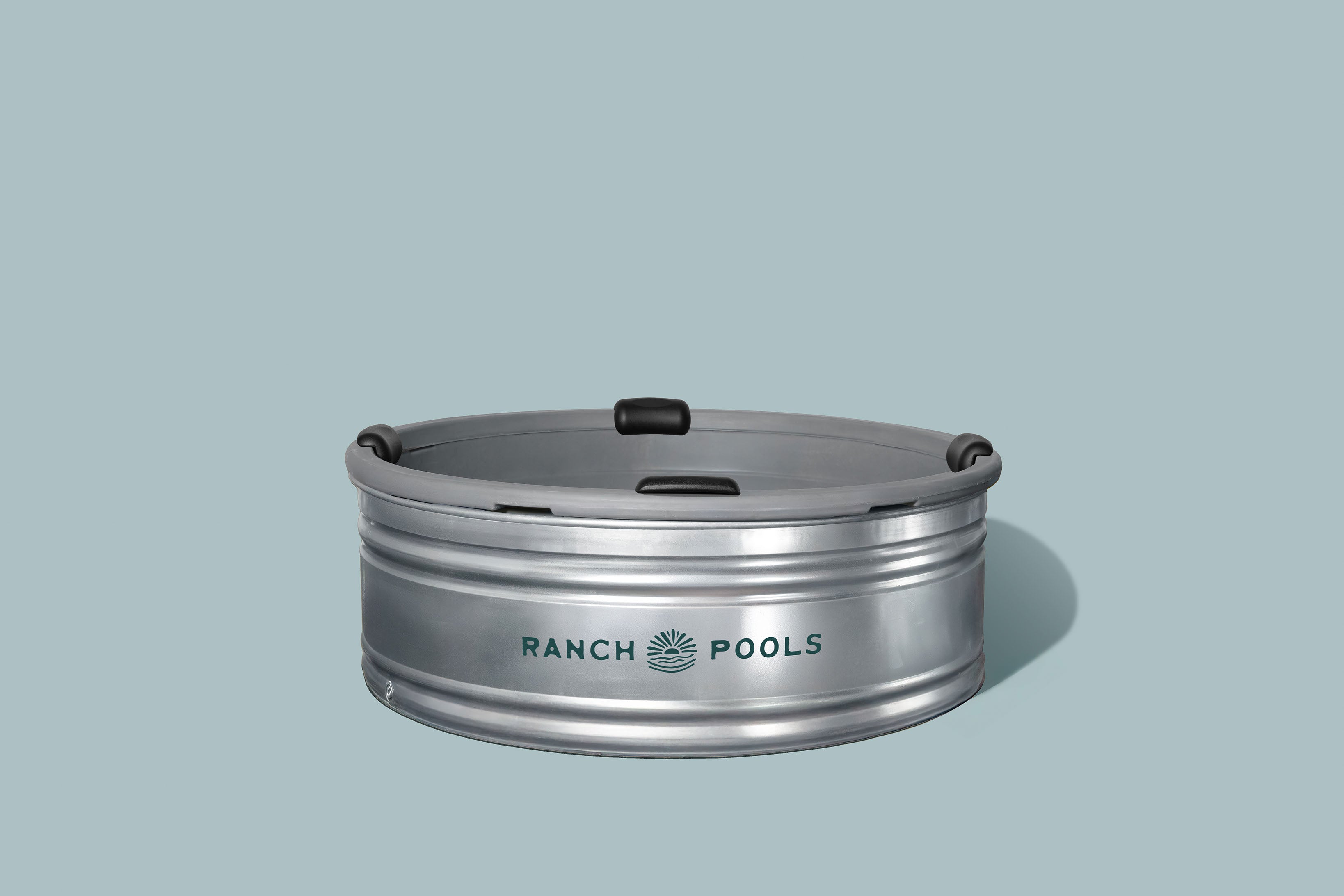 Premium Ranch Pool with head rests